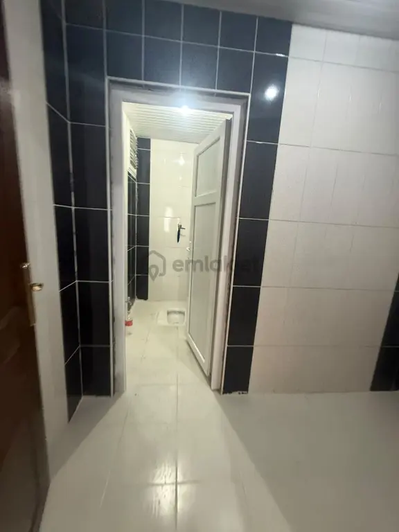 Van İskele Caddesi Vatso Arkası Kiralık Geniş 3+1 Daire 2