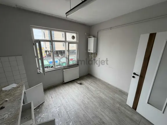 Cadde Üzerinde Satılık 3+1 Daire 2