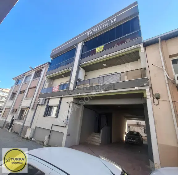 Turpa Sönmezden Menderes Mithatpaşa'da Geniş Balkonlu Kiralık 2+1 Daire 1