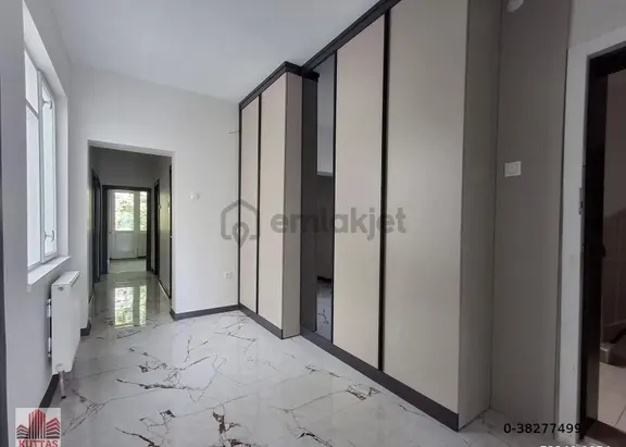 Kuttaş 'tan Full Yenilenmiş, 4+1, Ön Cephe, Ara Kat Kiralık 1