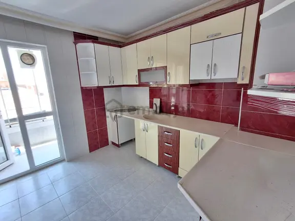 Yükseltepe'de Asansörlü Katta Geniş Balkonlu 3+1 Kiralık Daire 1
