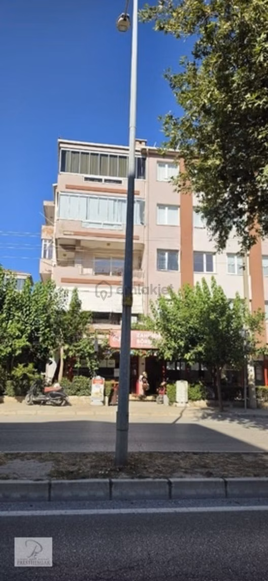 Tire Prestij Emlaktan Satılık Büyük M2 Bulvar Üstü Daire 2