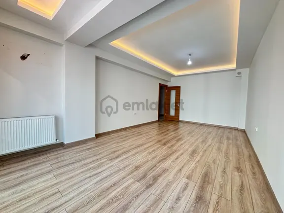 Sevinç'ten 17 Eylül'de Liman Avm Yakını Geniş 2+1 Satılık Daire 1