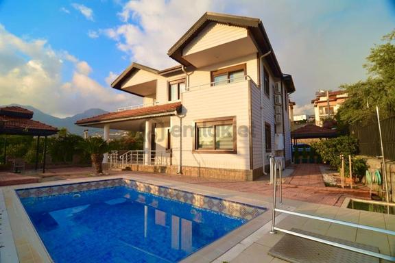 Alanya / Oba’da Satılık 4+1 Villa – Vatandaşlığa Uygun 1