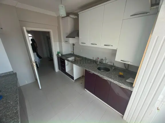 İncirli Mahallesi'nde Şehir Manzaralı Kiralık 3+1 Daire 2