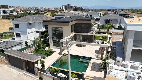 Didim Efelerde 610 M2 Arsa İçinde Full Eşyalı 4+1 Satılık Lüks Villa 2