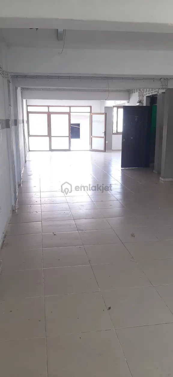 Karabaglar Yunus Emre Mahalleside Kiralık 120mt Dükan 2