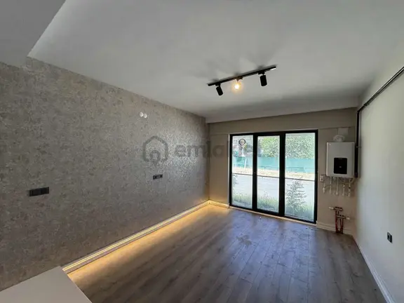 Alaçatı'dan Taşpınar Da Cadde Üzeri Satılık 1+1 Daire 2