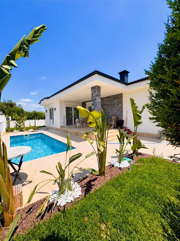 En/ru Tek Katlı Muhteşem Köşe Başında Havuzlu Villa Merkezi ... 1