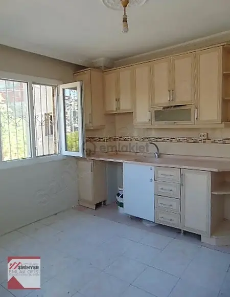 Şirinyer Merkezde Uçan Yolun Yanında Kiralık 2+1 Daire 1