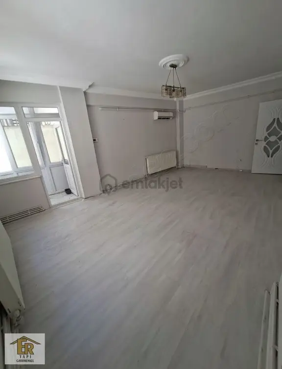 Hisariçi Mahallesinde Çarşı Merkezinde Kiralık 2+1 Arakat Daire 2