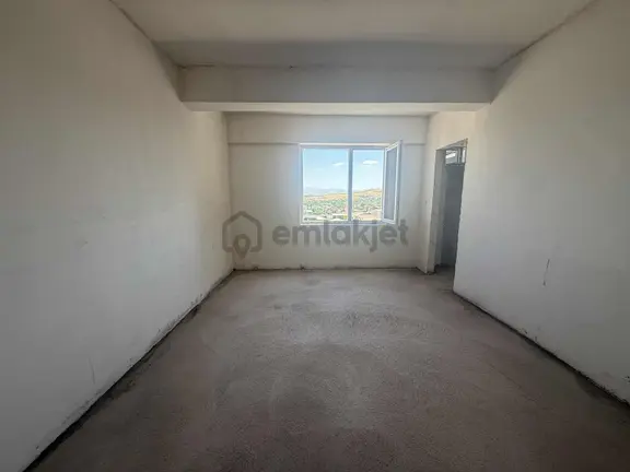 Yücel İlköğretim Okulu Altı Ana Cadde Üzerinde 3+1 2