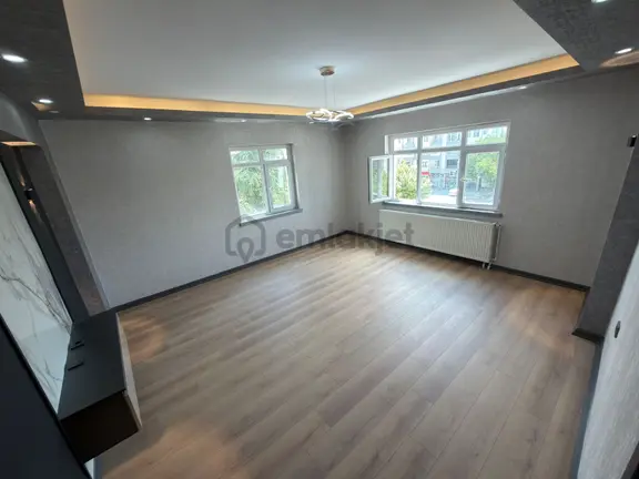 Sincan Malazgirt Mah Kredi Lmtsz Salon Bğmsz Ön Cep 3.arakat 3+1 1