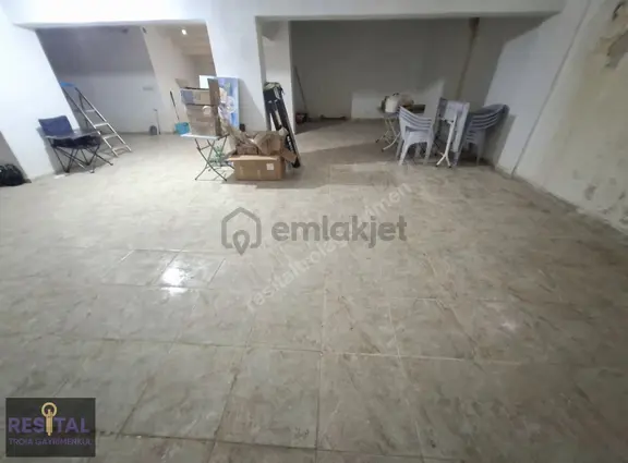 Lapseki'de Satılık Hazır Kiracılı İş Yeri 2
