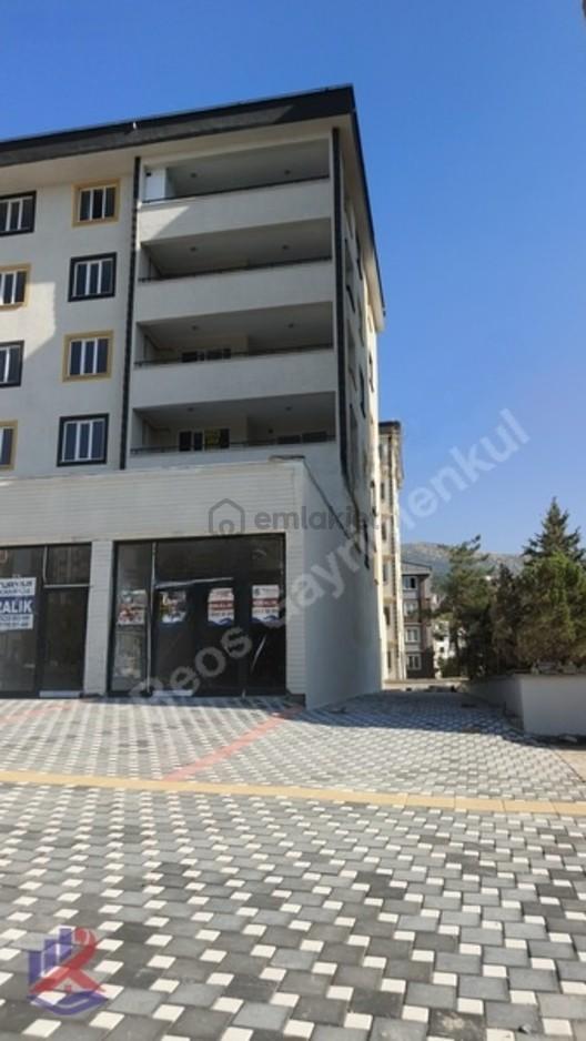 Reos'dan Şekerdere Çıkışı Bodrumlu Yan Cıkmalı 335m Köşe İşyeri 2