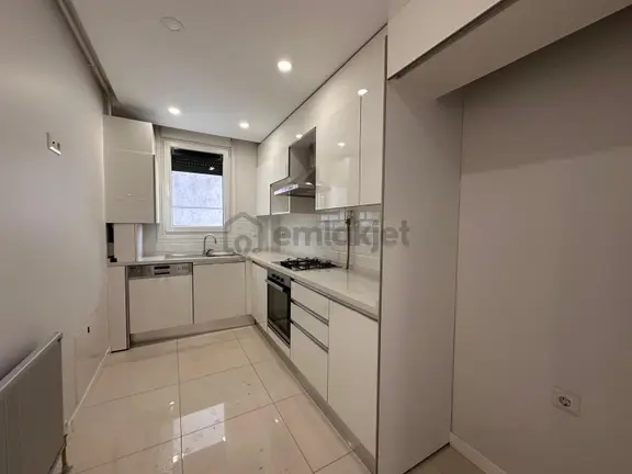 Dikilitaşta Satılık 3+1 Daire Kapalı Otoparklı Boş 2
