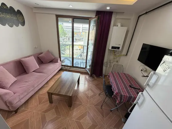Üniversiteye Yakın Abonelikleri Açık Çift Balkonlu Eşyalı Apart 1