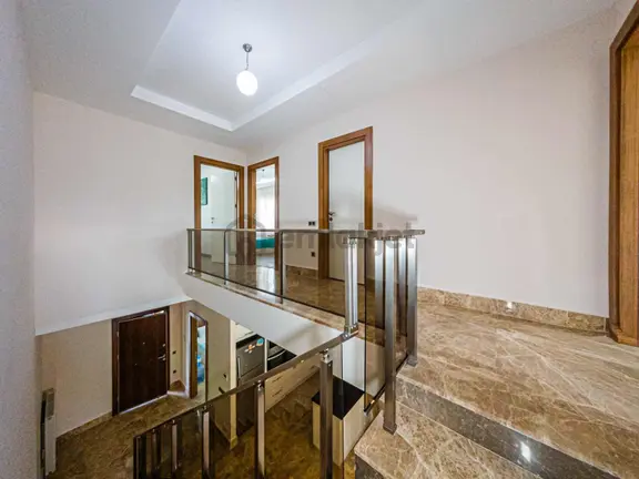 Ender Kortan'dan Kadriye'de 4+1 Kiralık Villa 2