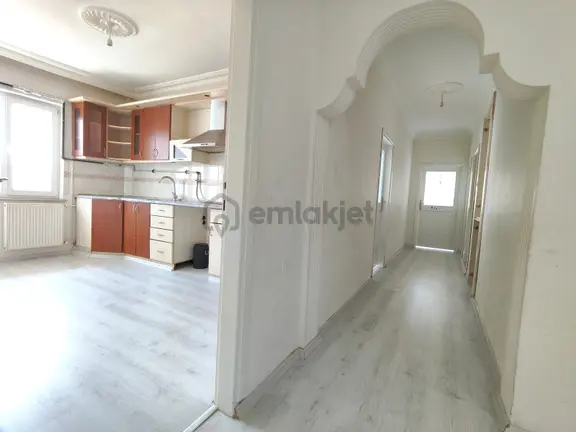 Çorum Fatih Caddesinde Adliye Sarayı Karşısı 3+1 Kiralık Daire 1