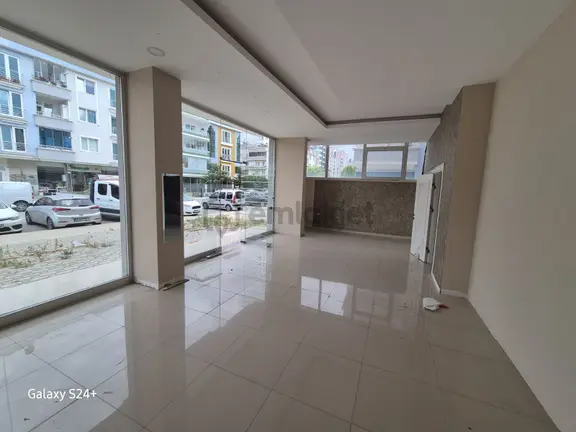 Atakum'un En Değerli Noktasında Kiralık 250 M² Ticari Dükkân! 1