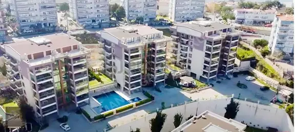 Kuşadası K.denizi Mah. Yabancıdan Satılık 3+2 Çatı Dublex Daire 1