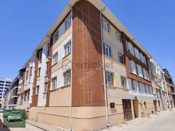 Park Gayrimenkul'den Beşevler Acıbadem Arkası Satılık 1+1 Daire 1