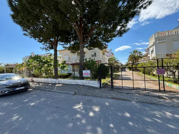 Usta Gayrimenkul'den Kiralık Denize 350 Metre Mesafede Yazlık 1