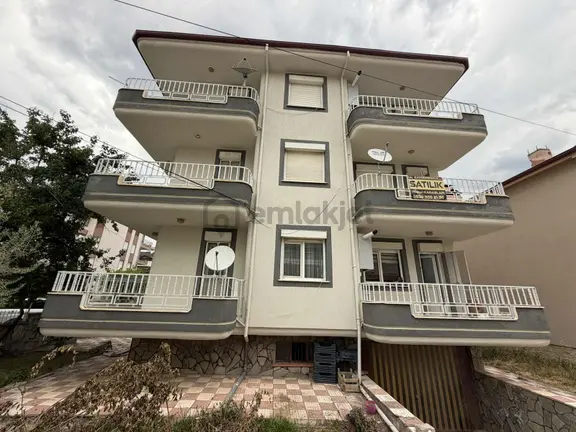 Çivril Çarşı Merkezde Satılık 3 Katlı Bina.............!!!!!!!!! 1