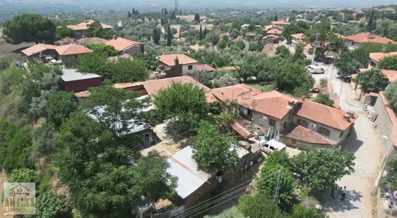 Antika'dan Birgide,harika Müstakil Bahçeli 2 Ev Birden 528 M2 2