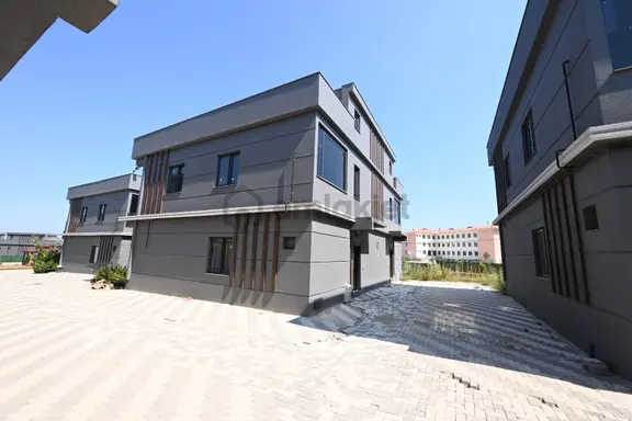 Üstünkent'ten Mezitli Kuyuluk'ta Prestijli Sitede Lüks Ve Masrafsız 4+1 Satılık Villa 2