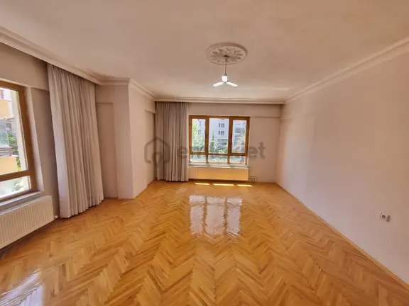 Cadde Üzeri - Merkezi Konum - Ara Kat - 3+1 Kiralık 1