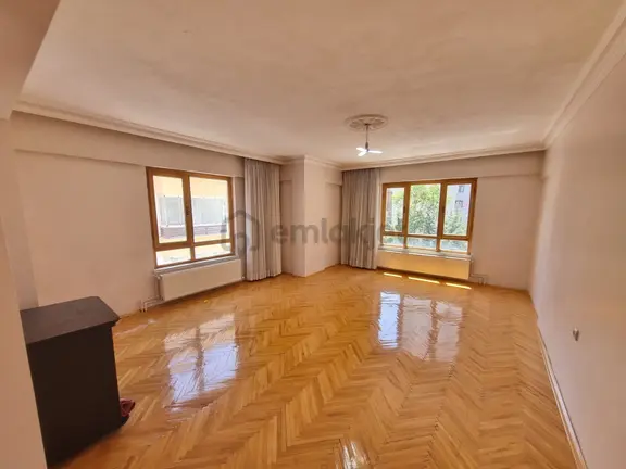 Cadde Üzeri - Merkezi Konum - Ara Kat - 3+1 Kiralık 2