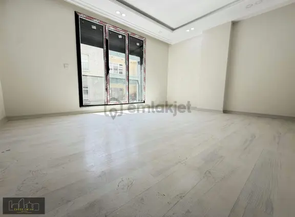 Yeşilova'da Sıfır Binada 1+1 Lüks Kiralık Daire Metrobüse Yakın 1