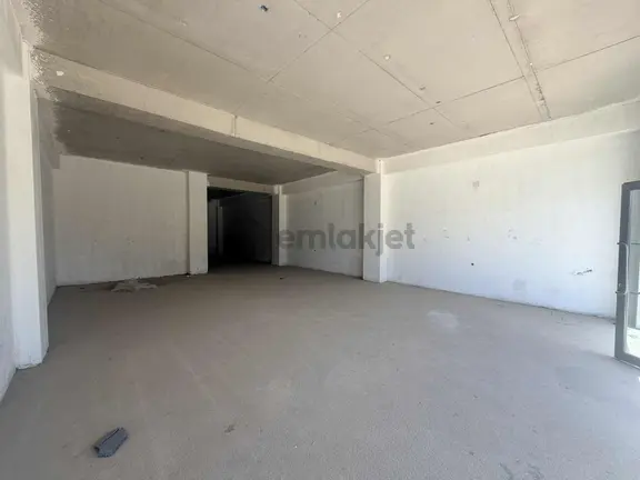 Kiralık Haller Bölgesinde Yan Taraf 2