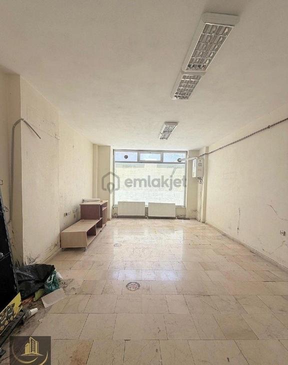 600 Evlerde Avukatlar İş Merkezinde Satılık Dükkan 1