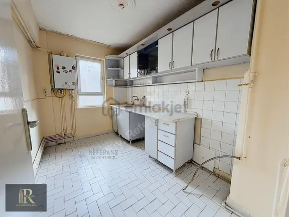Metro Okul Pazar Yakını 3+1 Katta Site İçerisinde Kiralık Daire 1