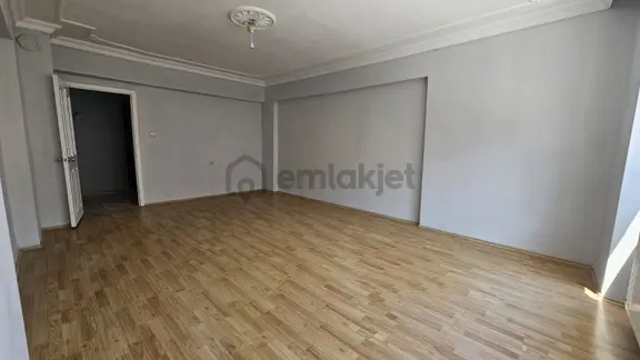 Alsancak'ta Ara Kat Açık Cephe 3+1 Kiralık Daire 2