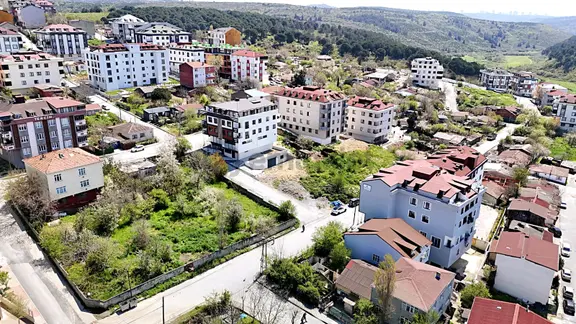 Arnavutköy Haraççı Mahallesinde 148 M² İmarlı Köşe Arsa 1