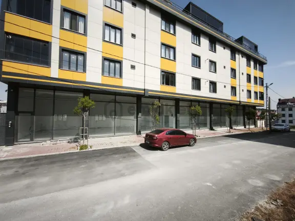 Satılık Arnavutköy Mustafa Kemal'de 500 M² Vitrinli Dükkan 1