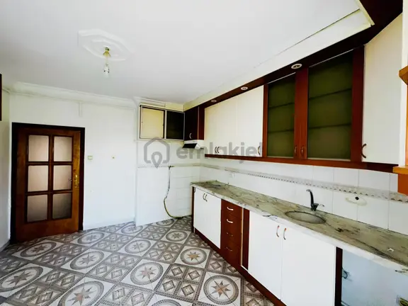 Merkez Esentepe Site İçinde Satılık Geniş 3+1 Daire 2