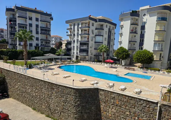 Kuşadası Merkezde Ahmet Cengiz 3 Sitesinde 3+1 135m2 Arakat Doğalgazlı Kapalı Mutfaklı Daire 2