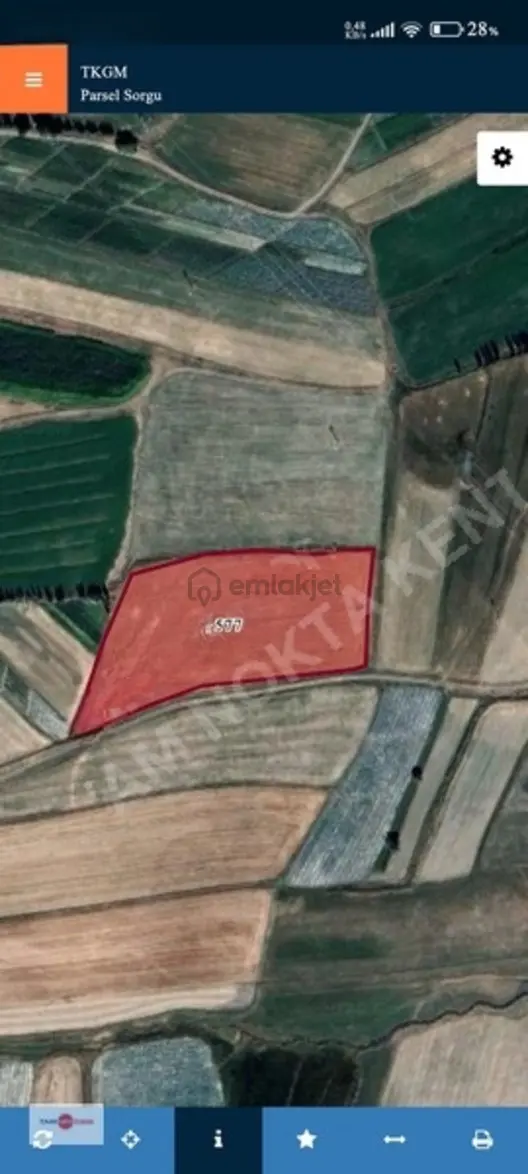 Tam Nokta Kent'ten Merkez Söğütlü Mahallesi'nde Satılık Tarla! 2