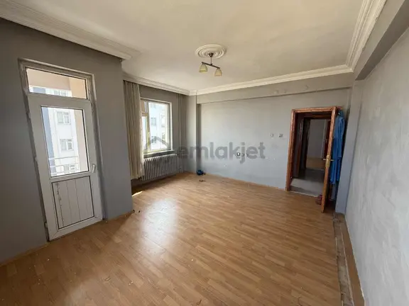 Net Emlaktan Anayol Üstü Üniversite Karşısı Arakat Kiralık Daire 2