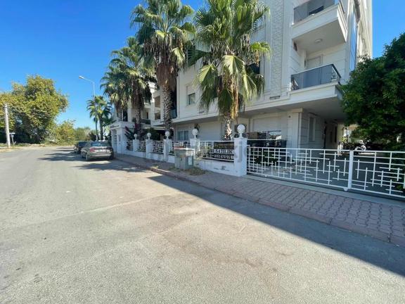 Güzeloba'da Arakat Yeni Bina'da Satılık 2+1 Daire 2