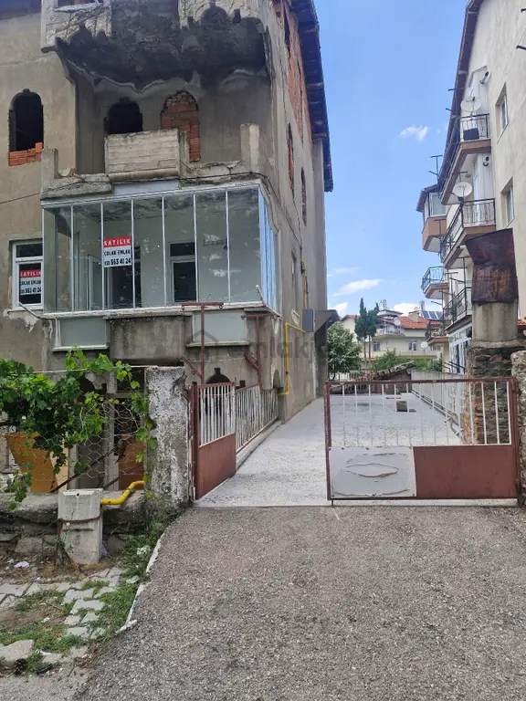Karaağaç Mah. Şehitlik Yakını Müstakil Ev Ve Arsası 1