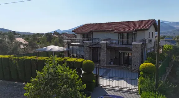 Yeşil Üzümlü De Satılık Müstakil Villa. 2