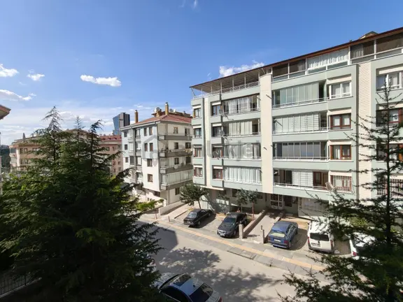 Emaks'tan/gökkuşağında/1.kat Konumunda Yüksek/ferah/3+1 1