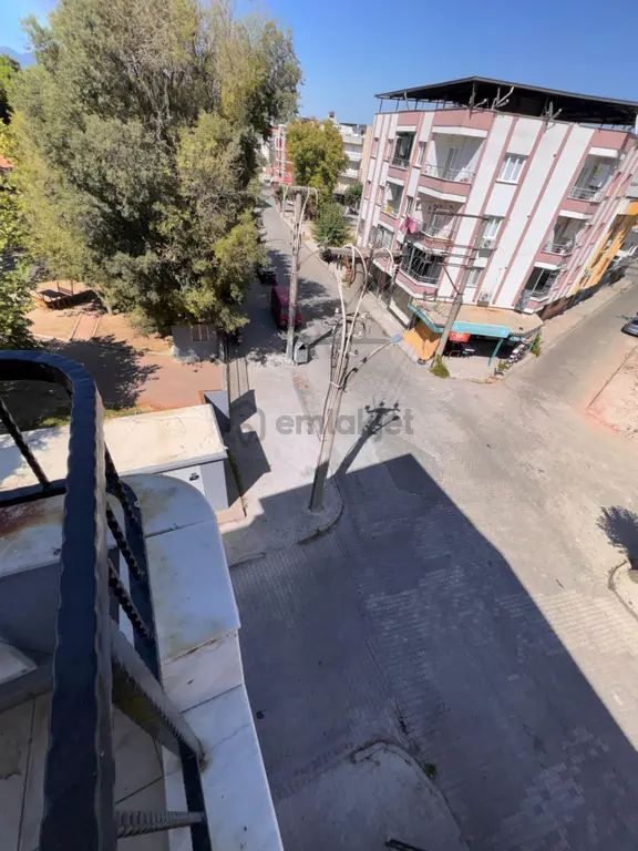 Acil Satılık Turgutlu Yıldırım Mahallesinde 130 M2 3+1 Doğalgazlı Bakımlı Üzeri Çatılı 4.kat Daire 2