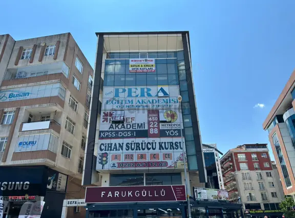 Salih Omurtak Caddesi'nde Tabela Değeri Yüksek Ofis 1