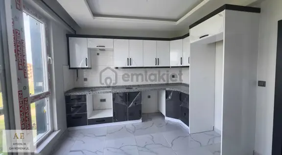 Aydınlık Emlaktan Cerrahta Satılık 2+1 Asansörlü Sıfır Daire 2